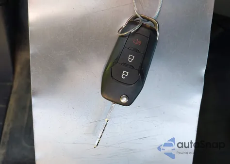 2019 Ford F-150 Xl z USA, uszkodzony, nr VIN 1FTMF1CB2KKF00011